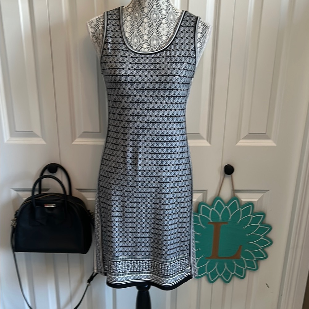 Max Studio Black and White Sleeveless Sheath Dress